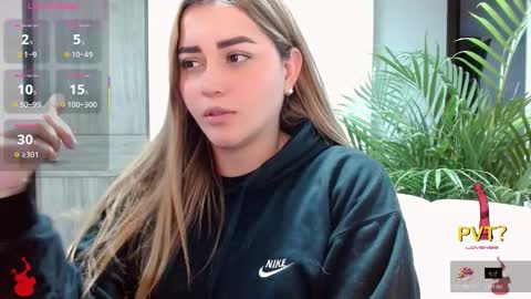 lucia star  online show from 10/31/25, 02:34