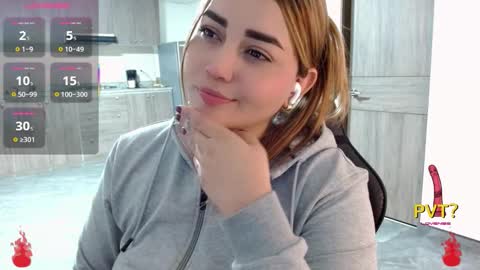 lucia star  online show from 11/30/25, 03:54