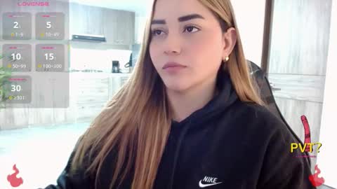 lucia star  online show from 12/05/25, 12:19