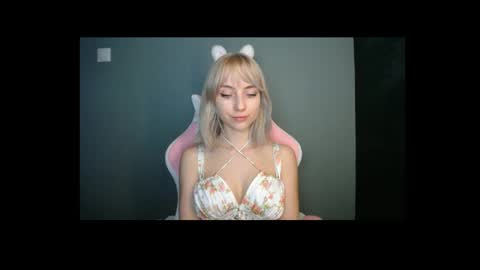 Snapshot of luciacam20 chatting on 03/20/26, 03:06 Lucy online show from 03/20/26, 03:06