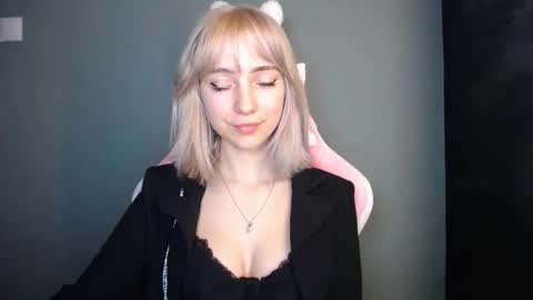 Snapshot of luciacam20 chatting on 03/21/26, 08:23 Lucy online show from 03/21/26, 08:23