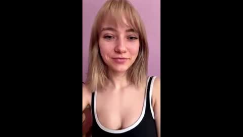 Snapshot of luciacam20 chatting on 04/04/26, 06:33 Lucy online show from 04/04/26, 06:33