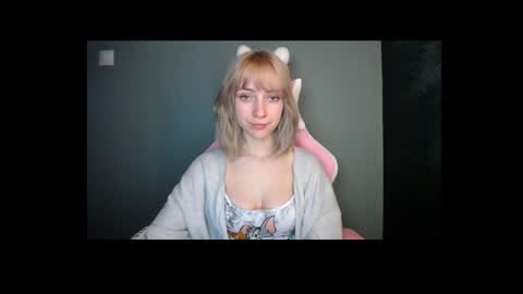 Snapshot of luciacam20 chatting on 04/07/26, 06:19 Lucy online show from 04/07/26, 06:19