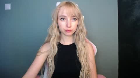 Snapshot of luciacam20 chatting on 04/09/26, 12:32 Lucy online show from 04/09/26, 12:32