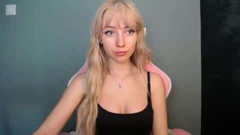 Snapshot of luciacam20 chatting on 04/10/26, 12:32 Lucy online show from 04/10/26, 12:32