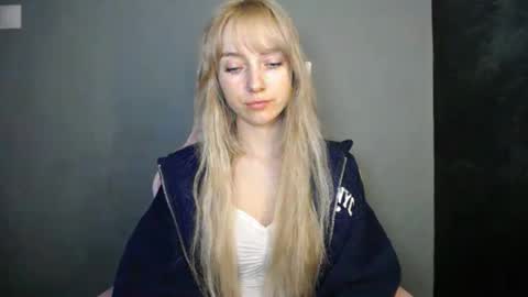 Snapshot of luciacam20 chatting on 04/12/26, 06:24 Lucy online show from 04/12/26, 06:24