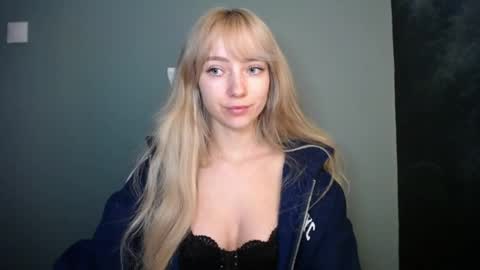 Snapshot of luciacam20 chatting on 04/15/26, 06:15 Lucy online show from 04/15/26, 06:15