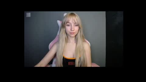 Snapshot of luciacam20 chatting on 04/16/26, 09:39 Lucy online show from 04/16/26, 09:39