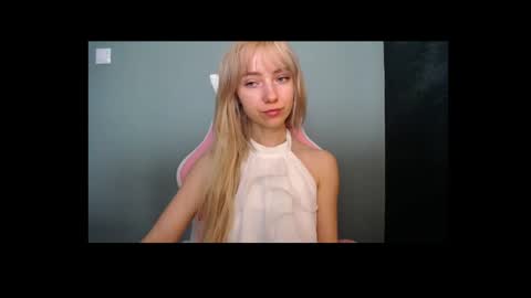 Snapshot of luciacam20 chatting on 04/19/26, 08:02 Lucy online show from 04/19/26, 08:02