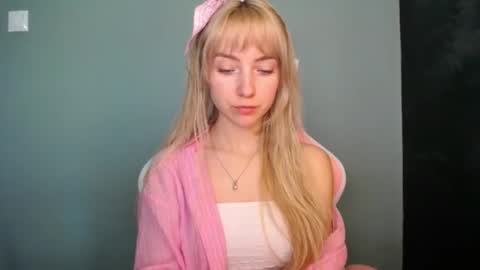 Snapshot of luciacam20 chatting on 04/25/26, 12:08 Lucy online show from 04/25/26, 12:08