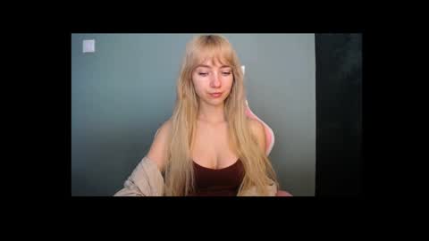 Snapshot of luciacam20 chatting on 04/28/26, 07:02 Lucy online show from 04/28/26, 07:02