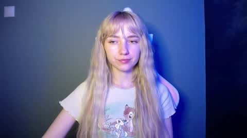 Snapshot of luciacam20 chatting on 04/30/26, 06:36 Lucy online show from 04/30/26, 06:36