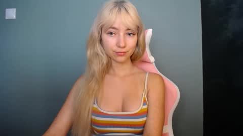 Snapshot of luciacam20 chatting on 06/07/26, 07:01 Lucy online show from 06/07/26, 07:01