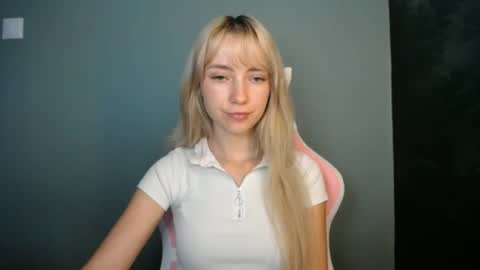 Snapshot of luciacam20 chatting on 06/10/26, 06:45 Lucy online show from 06/10/26, 06:45