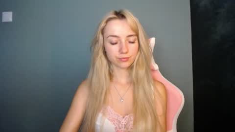 Snapshot of luciacam20 chatting on 06/13/26, 07:39 Lucy online show from 06/13/26, 07:39