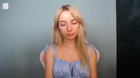 Snapshot of luciacam20 chatting on 06/24/26, 06:34 Lucy online show from 06/24/26, 06:34