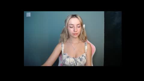 Snapshot of luciacam20 chatting on 07/08/26, 12:20 Lucy online show from 07/08/26, 12:20