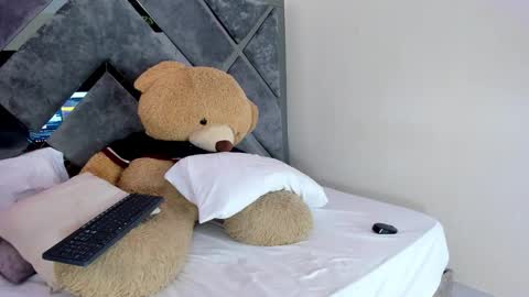 Lucia Gray online show from 10/24/25, 09:33