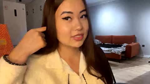 Kira online show from 10/31/25, 12:17