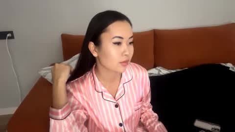 Kira online show from 11/06/25, 01:12