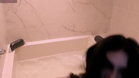 Luciana online show from 12/15/25, 09:41