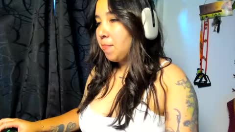 Snapshot of lucianacapisce chatting on 06/15/26, 07:49 Dani 3 online show from 06/15/26, 07:49