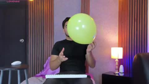 Snapshot of luciano_vitale_ chatting on 07/05/26, 12:56 Luciano online show from 07/05/26, 12:56