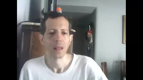 Snapshot of lucianoaxel chatting on 01/01/25, 12:55 Luciano online show from 01/01/25, 12:55