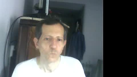 Snapshot of lucianoaxel chatting on 02/19/25, 05:27 Luciano online show from 02/19/25, 05:27