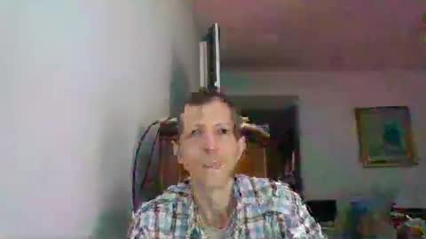 Snapshot of lucianoaxel chatting on 11/12/25, 06:08 Luciano online show from 11/12/25, 06:08