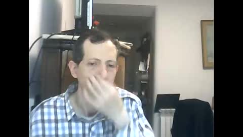 Snapshot of lucianoaxel chatting on 11/26/25, 02:45 Luciano online show from 11/26/25, 02:45