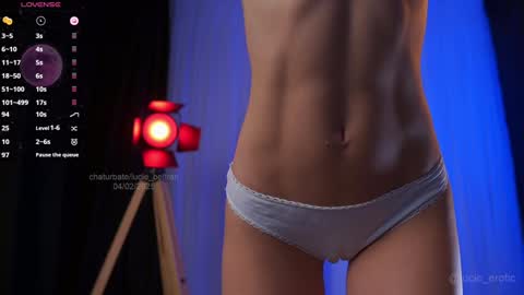 Snapshot of lucie_beltran chatting on 02/04/25, 11:49 Next stream start at 1500hs GTM-3 online show from 02/04/25, 11:49