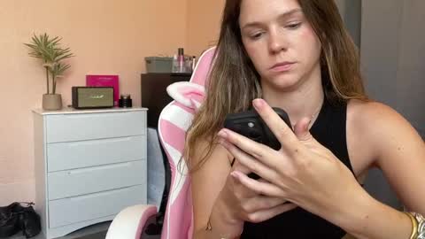 Snapshot of lucie_hot chatting on 05/28/26, 12:24 Lucie hot follow me on online show from 05/28/26, 12:24