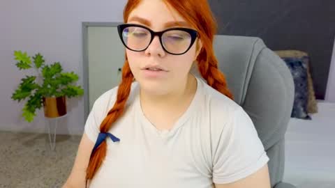 Snapshot of lucie_nicolls chatting on 12/21/24, 08:00 Lucie   online show from 12/21/24, 08:00