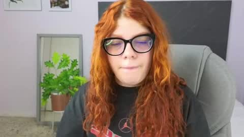 Snapshot of lucie_nicolls chatting on 01/07/25, 07:38 Lucie   online show from 01/07/25, 07:38