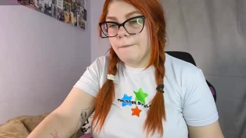 Snapshot of lucie_nicolls chatting on 02/26/25, 07:49 Lucie   online show from 02/26/25, 07:49