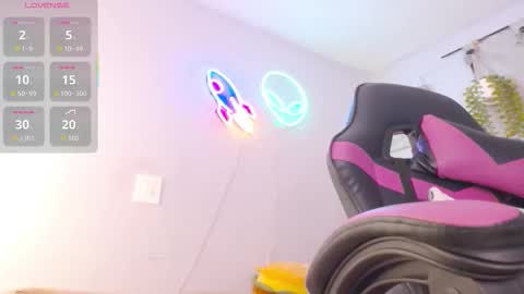 Snapshot of lucie_nicolls chatting on 03/11/26, 09:32 Lucie online show from 03/11/26, 09:32