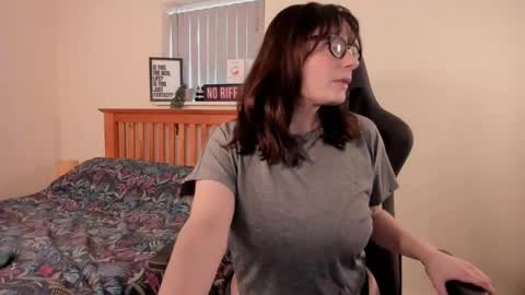 Snapshot of luciewintersuk chatting on 01/24/25, 02:08 Lucie Winters online show from 01/24/25, 02:08