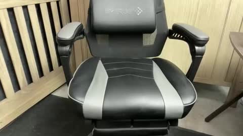 Snapshot of lucifer16661337 chatting on 11/28/25, 02:47 lucifer16661337 online show from 11/28/25, 02:47