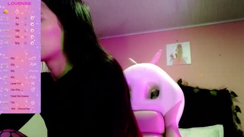 Snapshot of lucii_19 chatting on 10/09/25, 05:00 Lucia online show from 10/09/25, 05:00
