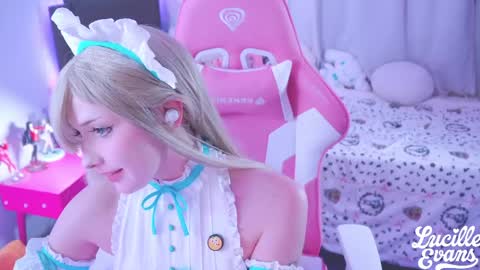 Snapshot of lucille_evans chatting on 04/05/26, 01:14 Lucy UwU online show from 04/05/26, 01:14