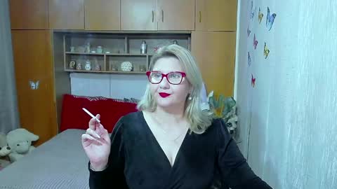 Lucille Fenly online show from 05/18/26, 07:09