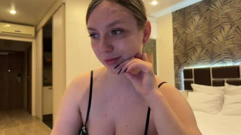 lucky_foryou_baby online show from 04/17/26, 03:20