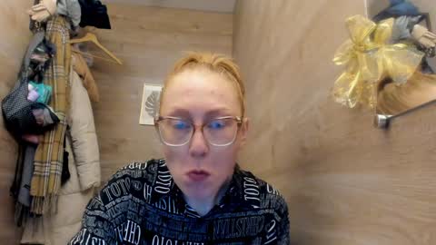 lucky_licky20 online show from 12/17/24, 04:01