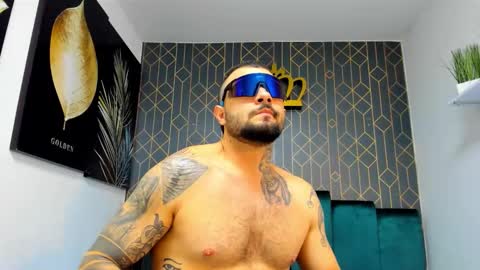 lucky_smith1 online show from 11/22/25, 05:56