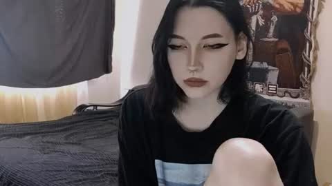 Snapshot of luckybastrad0677 chatting on 06/19/26, 12:31 luckybastrad0677 online show from 06/19/26, 12:31