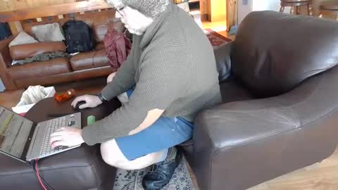 Snapshot of luckyblondecouple chatting on 12/23/24, 03:44 LuckyBlondeCouple online show from 12/23/24, 03:44