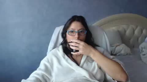 luckylinda23 online show from 11/26/25, 10:49