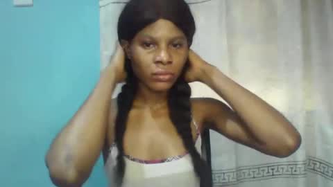 Snapshot of luckymadequeen chatting on 01/02/25, 07:12 Gloria online show from 01/02/25, 07:12