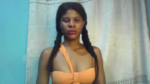 Snapshot of luckymadequeen chatting on 01/04/25, 01:31 Gloria online show from 01/04/25, 01:31